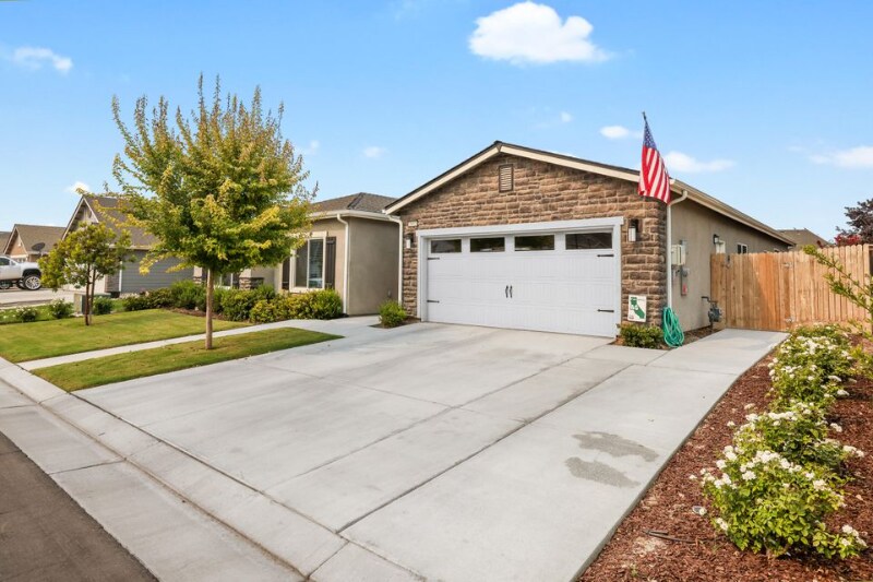 1653 Brightside St, Tulare, CA 93274 Room for Rent in Tulare, CA