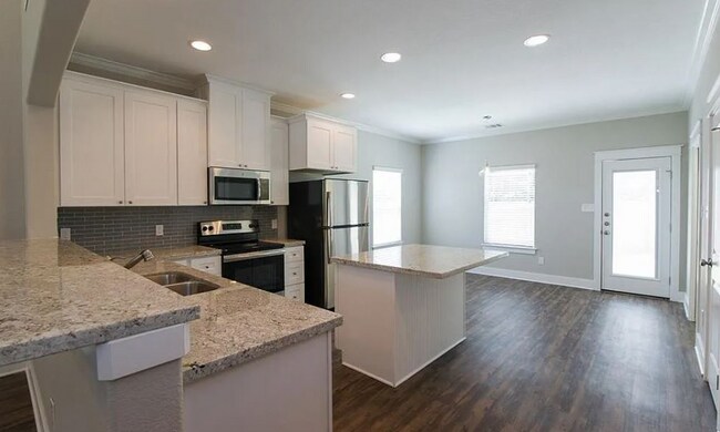 Foto del edificio - 112 Waverly Dr