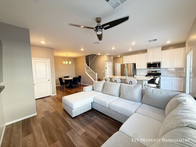 Building Photo - 525 Mossy Cup St