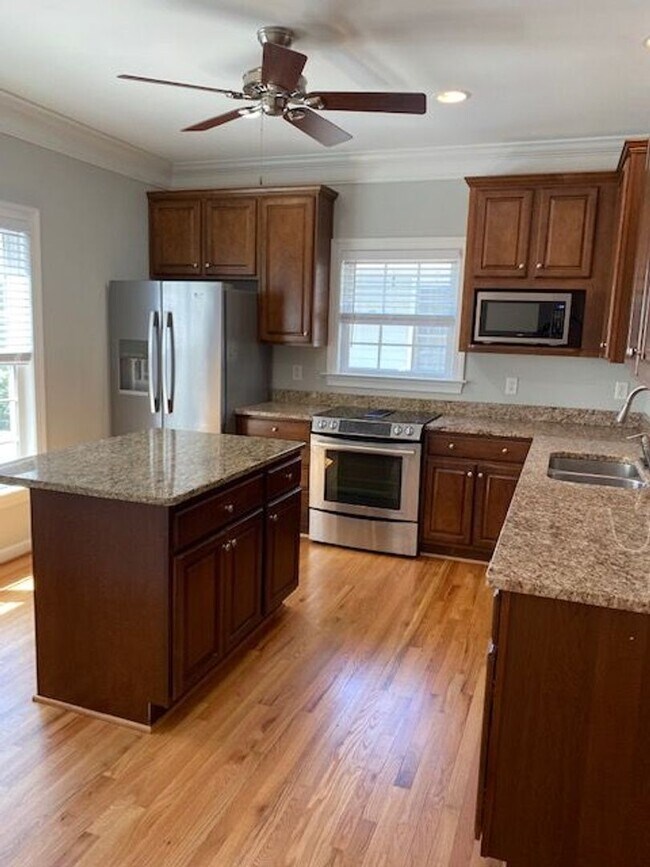 Building Photo - 5329 Center St