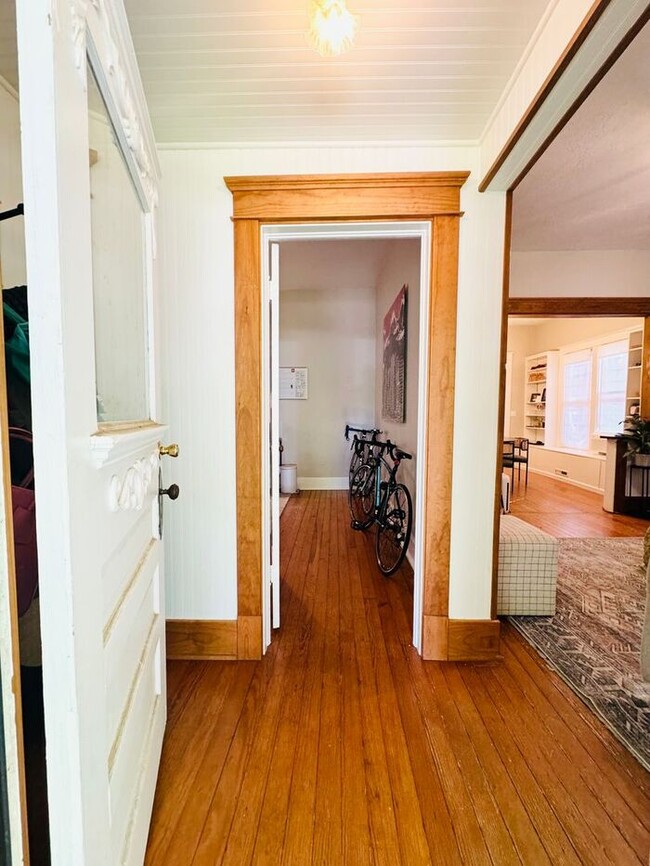 Building Photo - Updated 2 bed/ 1 bath House in Old Town Fo...