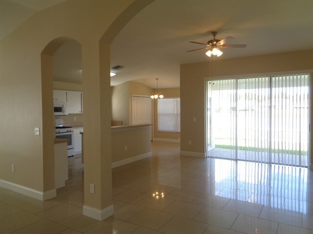 Building Photo - 29425 Crossland Drive