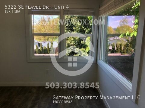 Building Photo - 5322 SE Flavel Dr
