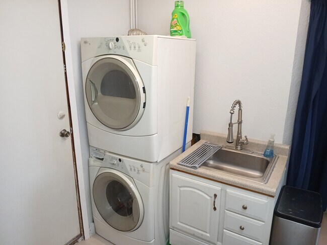 Lavandería personal - 7460 E Denelle St