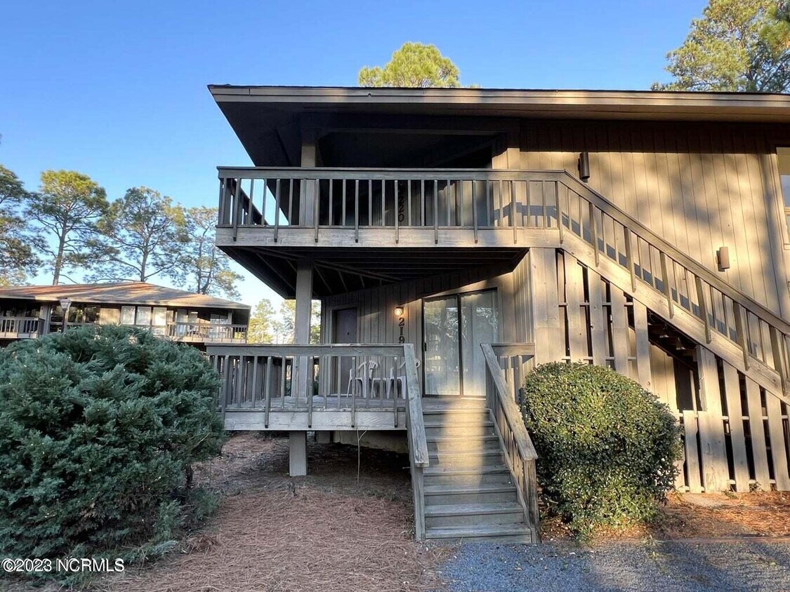 Primary Photo - 219 Foxkroft Dr