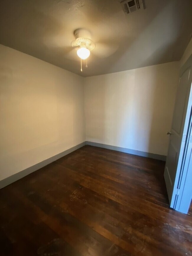 Foto del edificio - 3943 W 8th St