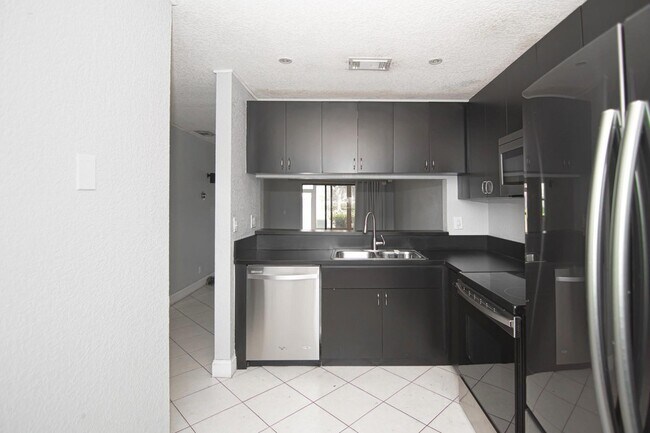 Foto del edificio - 369 NW 36th Ave
