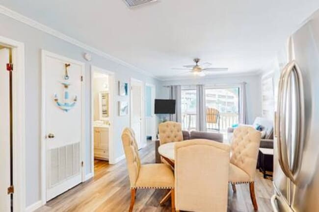 Foto del edificio - 924 W Beach Blvd