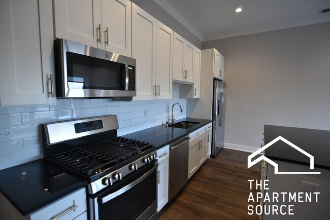 Foto del edificio - 927 W Irving Park Rd