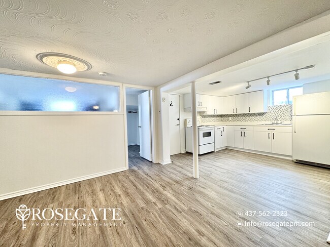 Photo du bâtiment - Cozy 2-Bedroom Basement Apartment with Parking in Whitby