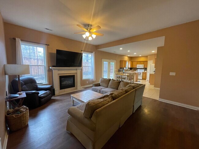 Foto del edificio - 4502 Wren Wood Dr