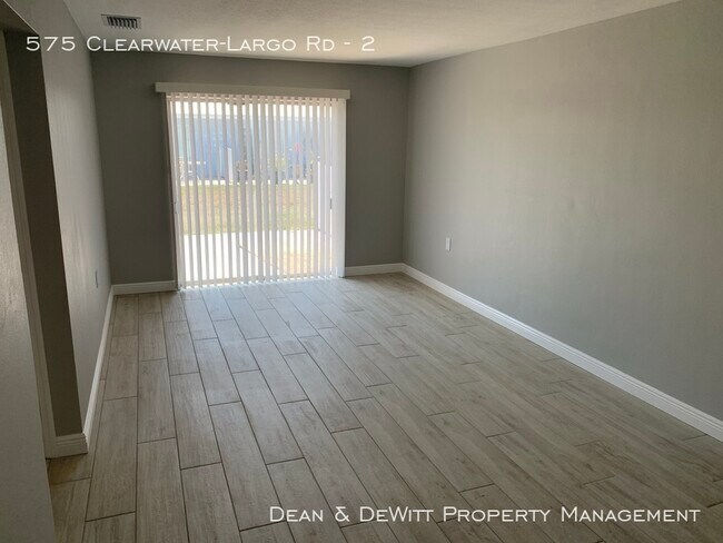 Building Photo - 575 Clearwater Largo Rd N