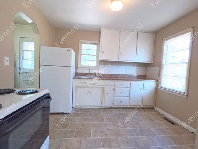 Foto del edificio - 231 N Roosevelt Ave