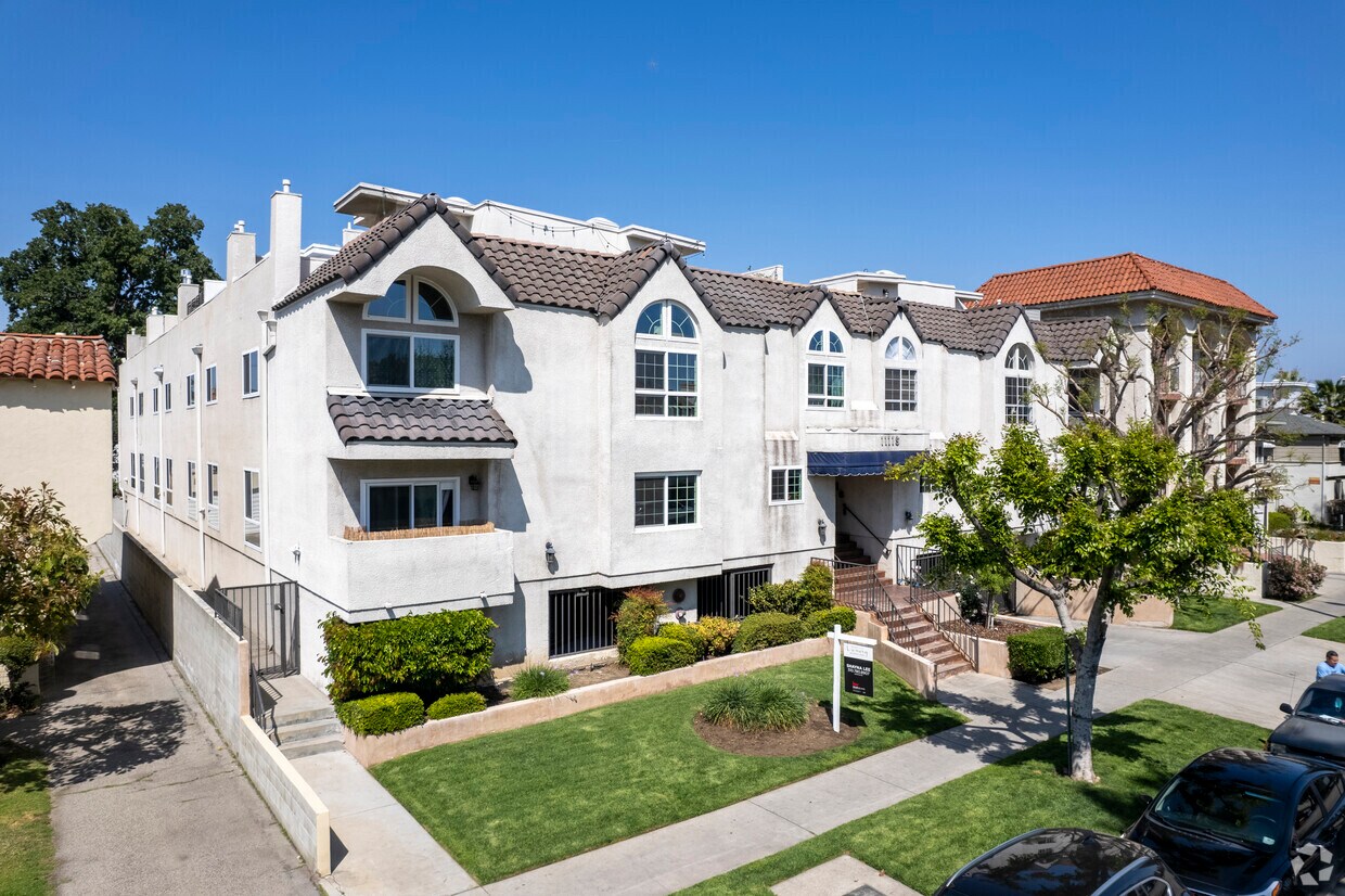 11119 Camarillo St, North Hollywood, CA 91602 Apartments in North