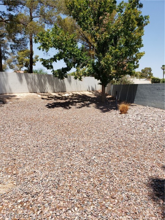 Building Photo - 3948 N Applecrest St