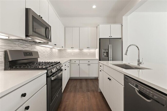 Building Photo - 603 Bissonet Ln