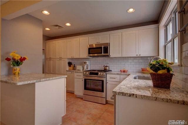 Foto del edificio - 85 Jefferson Blvd