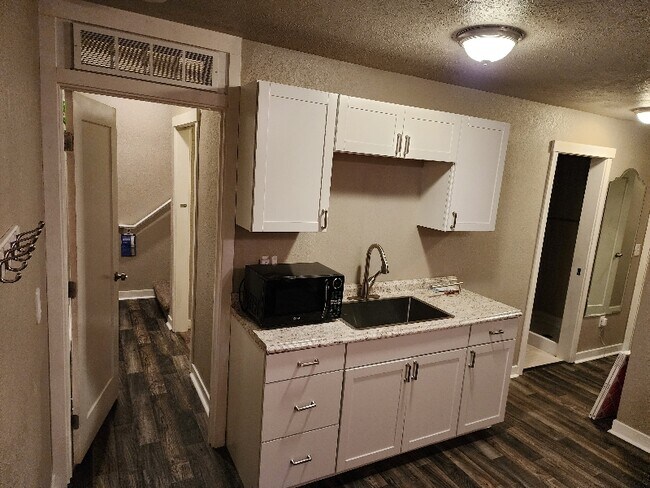 Foto del edificio - 1619 W Providence Ave