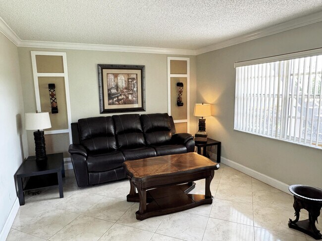 Foto del edificio - 984 Normandy Ln