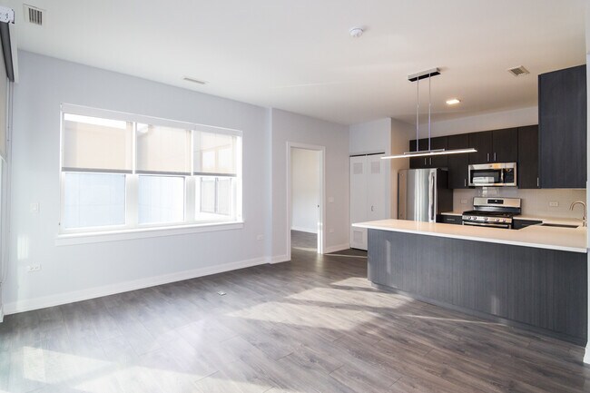 Building Photo - 909 W Montana St