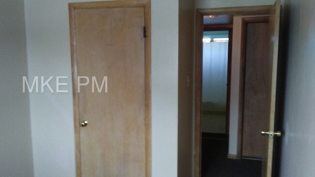 Foto del edificio - 8702 W Capitol Dr