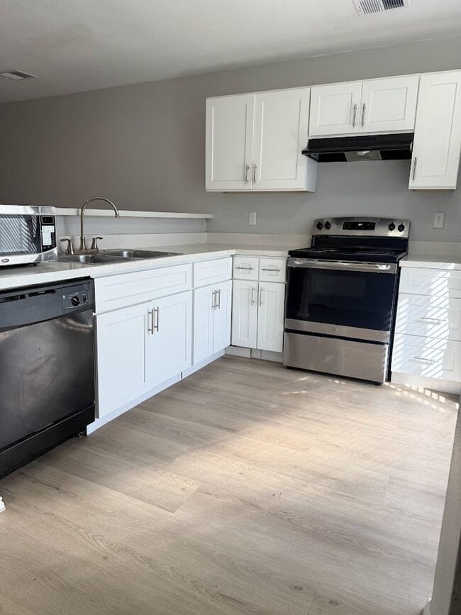 Building Photo - River Crossing 2 Bed 2 1/2 Bath - 2 Story Townhome