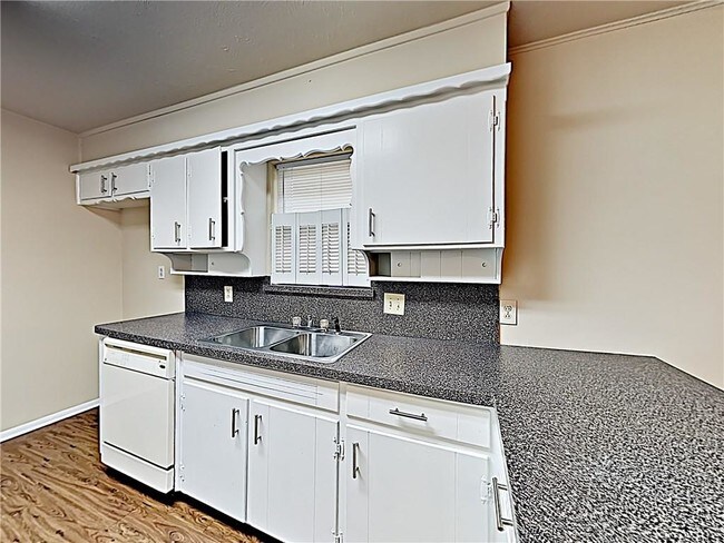 Building Photo - 5429 Woodway Dr