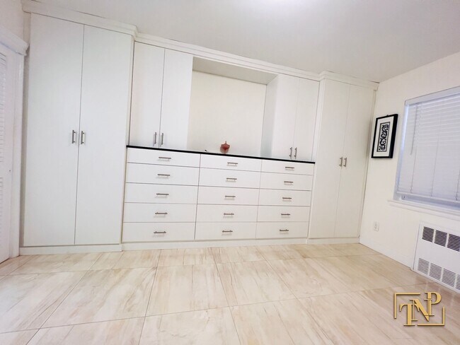 Foto del edificio - 2479 E 2nd St