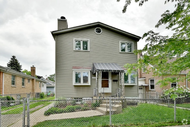 Building Photo - 5608 N Ozark Ave