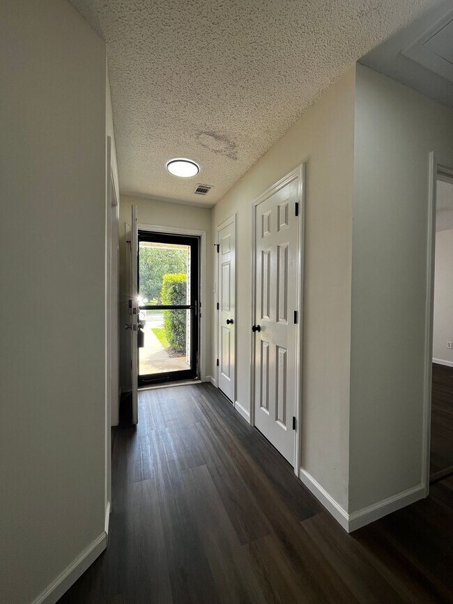 Foto del edificio - 318 Chadwyck Cir