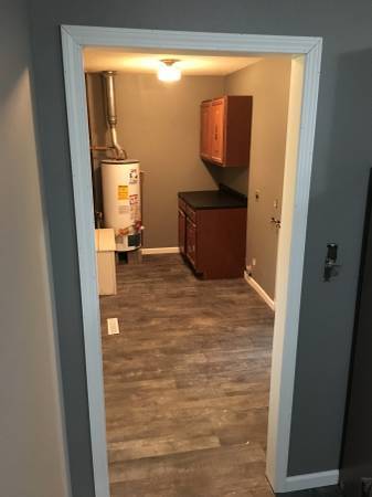 Lavandería con conexiones para lavadora/secadora - 1002 Graceland Ave