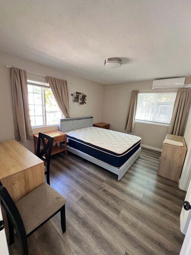 Foto del edificio - 3046 Blakeman Ave