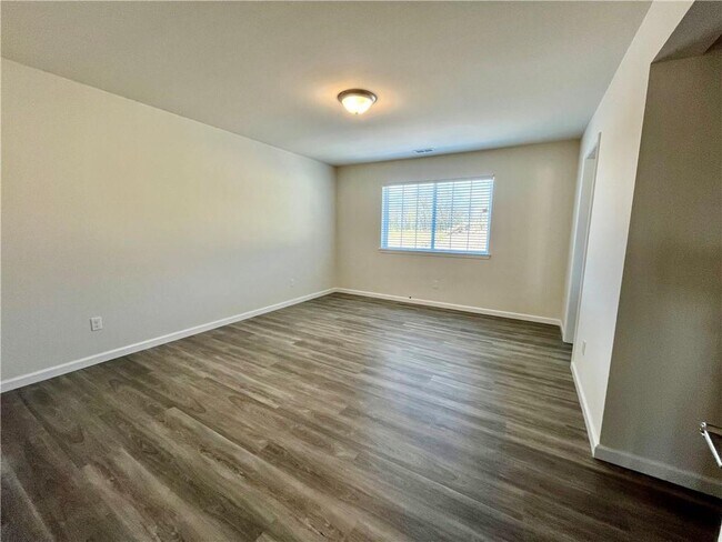 Building Photo - 206 Golf Links Rd