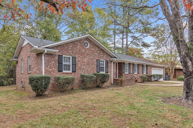 Building Photo - Charming 3-Bedroom Ranch in Eastside Green...