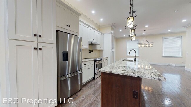 Building Photo - 4 br, 3.5 bath House - 250 B 42nd