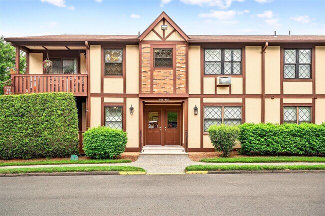 Foto del edificio - 448 Sierra Vista Ln