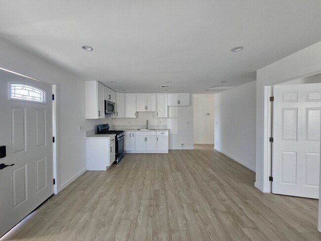 Building Photo - Goleta Properties