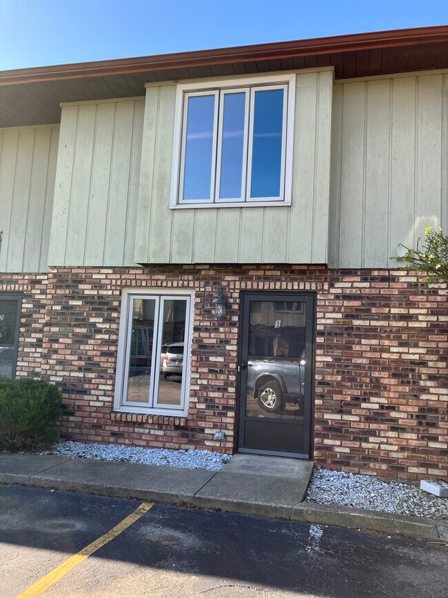 Building Photo - 160 S Tomagene Dr