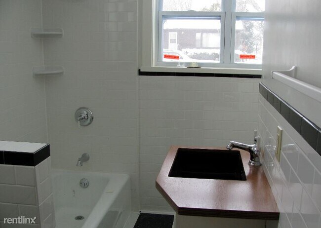 Building Photo - 4 br, 1 bath House - 5315 Hoboken Rd