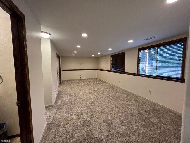 Building Photo - 4 br, 2 bath House - 715 E Hedgewood St Wo...