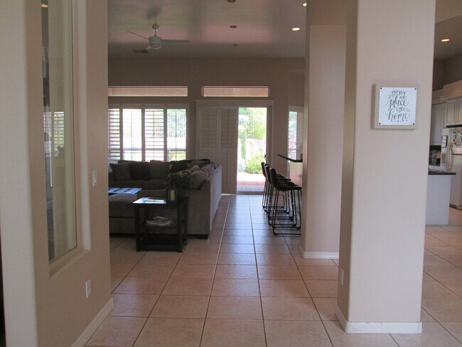 Foto del edificio - 5745 E Sunset Point Dr