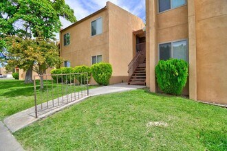 Building Photo - 931 Country Club Dr SE