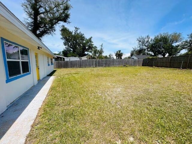 Building Photo - 4936 S Lakewood Dr