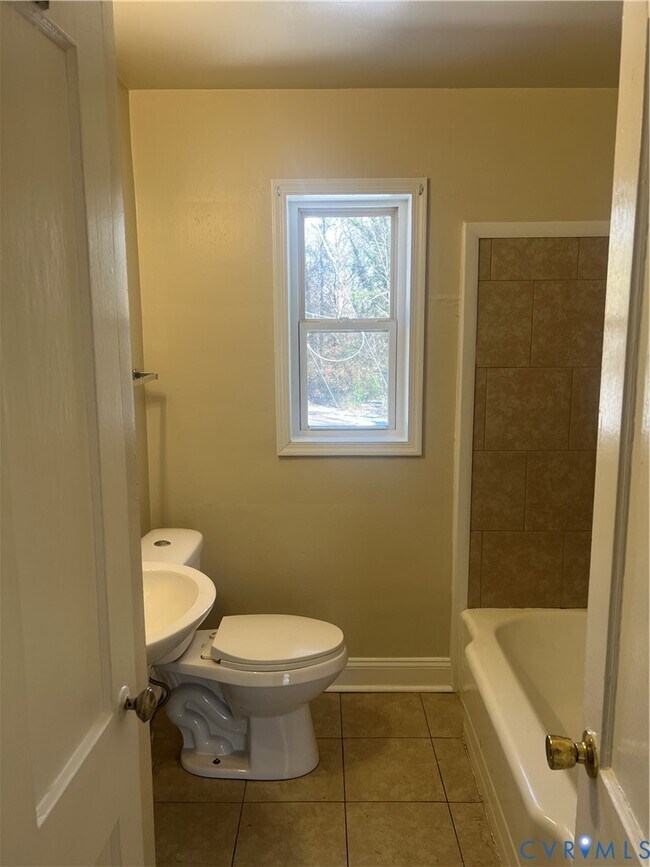 Building Photo - 725 Monticello Dr