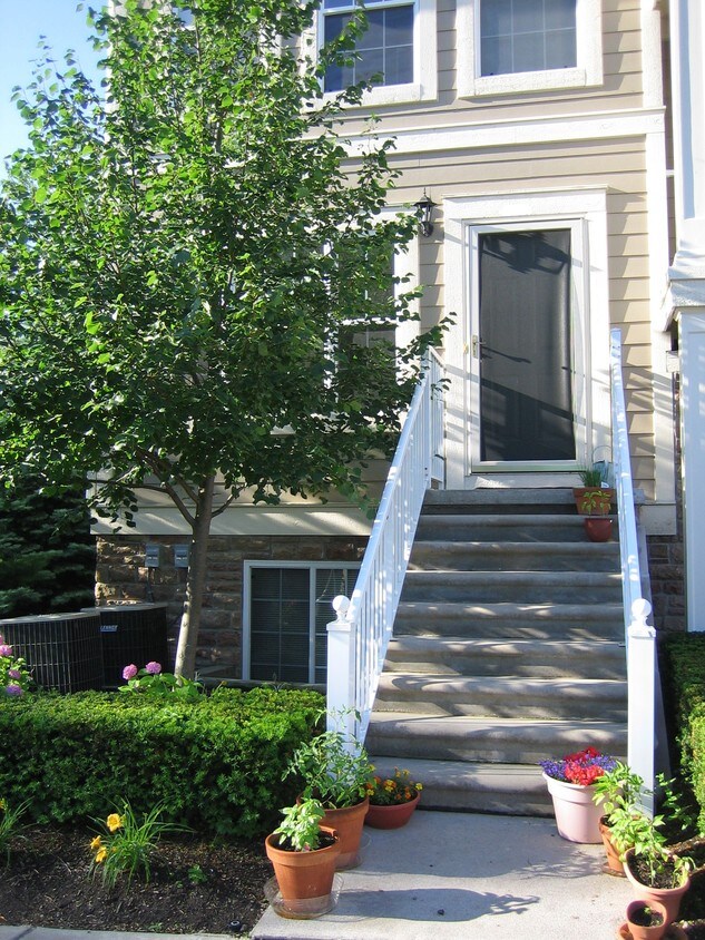 Primary Photo - 1168 Faulkner