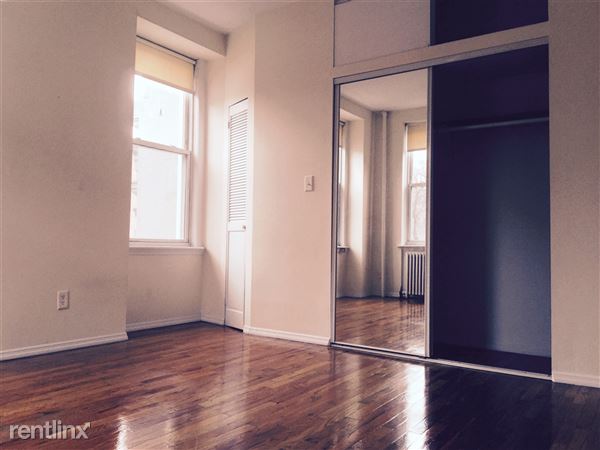 Building Photo - 301 Sackett St