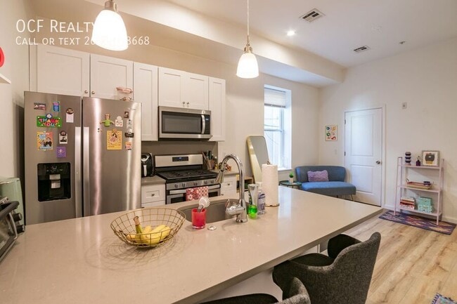 Building Photo - Two Bed Queen Village Apartment