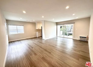 Building Photo - 1051 S Sherbourne Dr