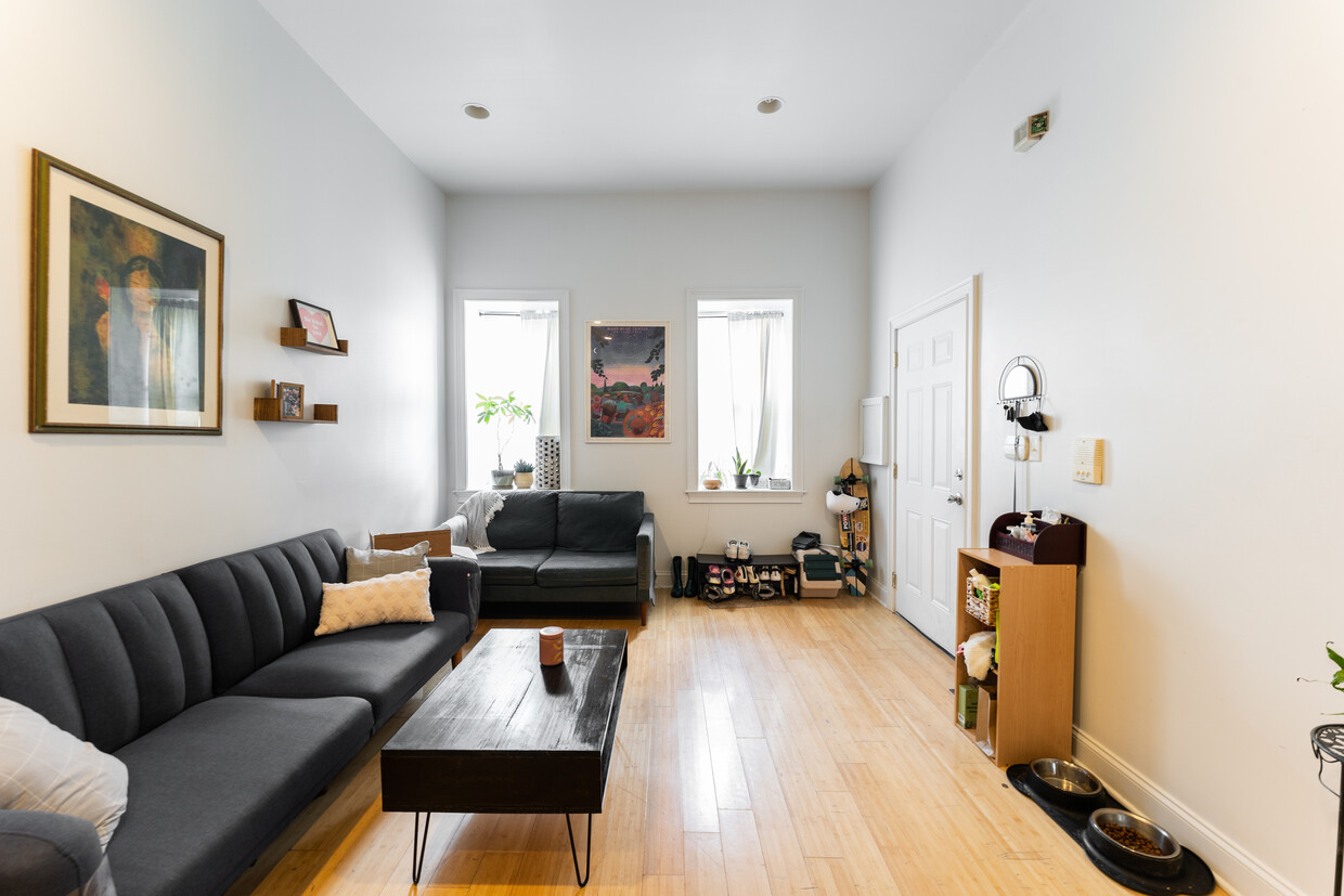 Living room - 1528 Brown St