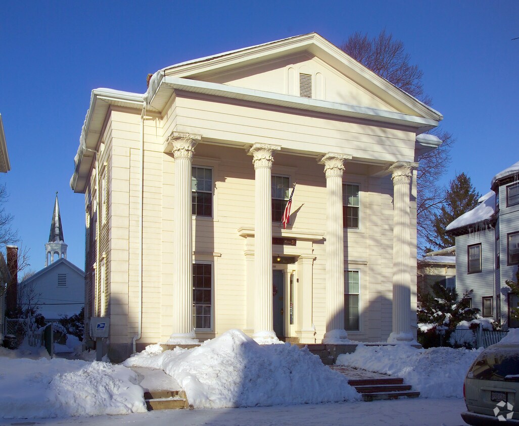 Building Photo - 556 High St